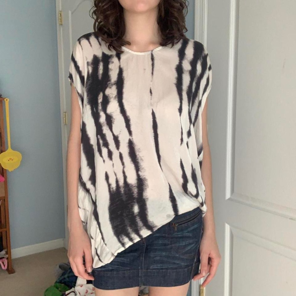 off white & charcoal grey tie-dye 100% silk flowy top by cabi